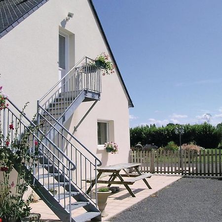 Amazing Apartment In Roz-Landrieux With Kitchen Exterior photo