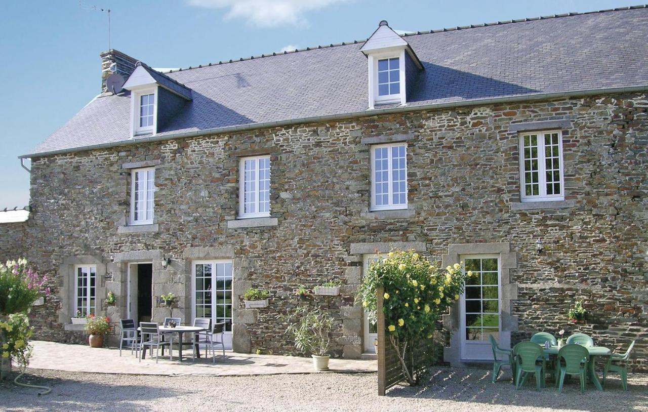 Amazing Apartment In Roz-Landrieux With Kitchen Exterior photo