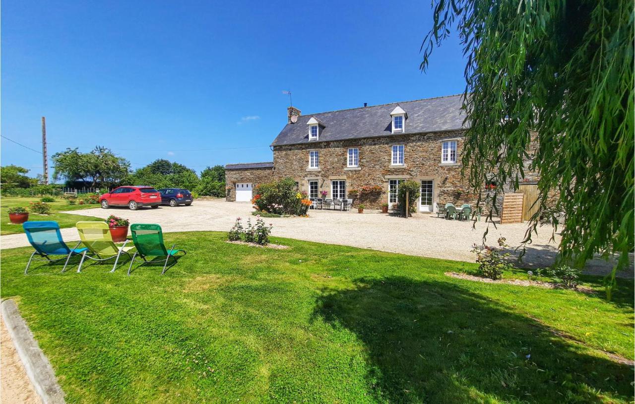 Amazing Apartment In Roz-Landrieux With Kitchen Exterior photo