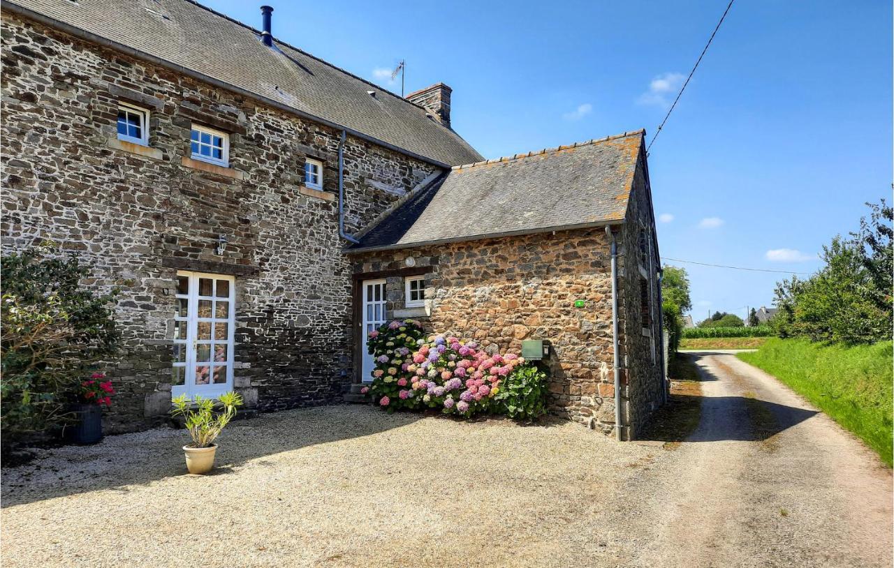 Amazing Apartment In Roz-Landrieux With Kitchen Exterior photo