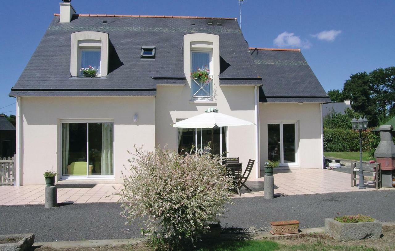 Amazing Apartment In Roz-Landrieux With Kitchen Exterior photo